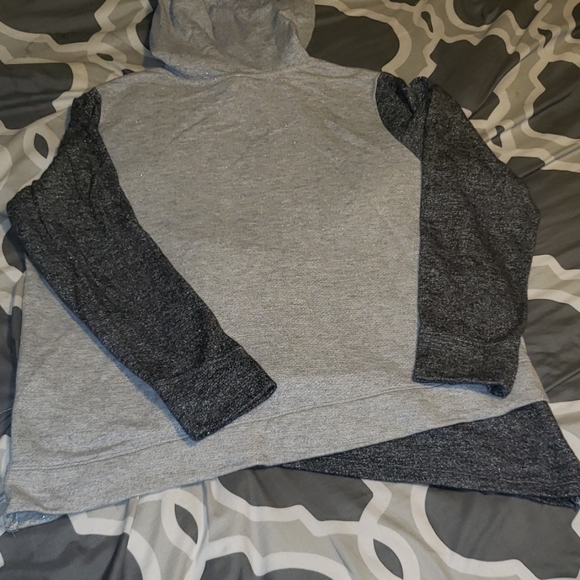Gray shimmery sweatshirt - Picture 6 of 6